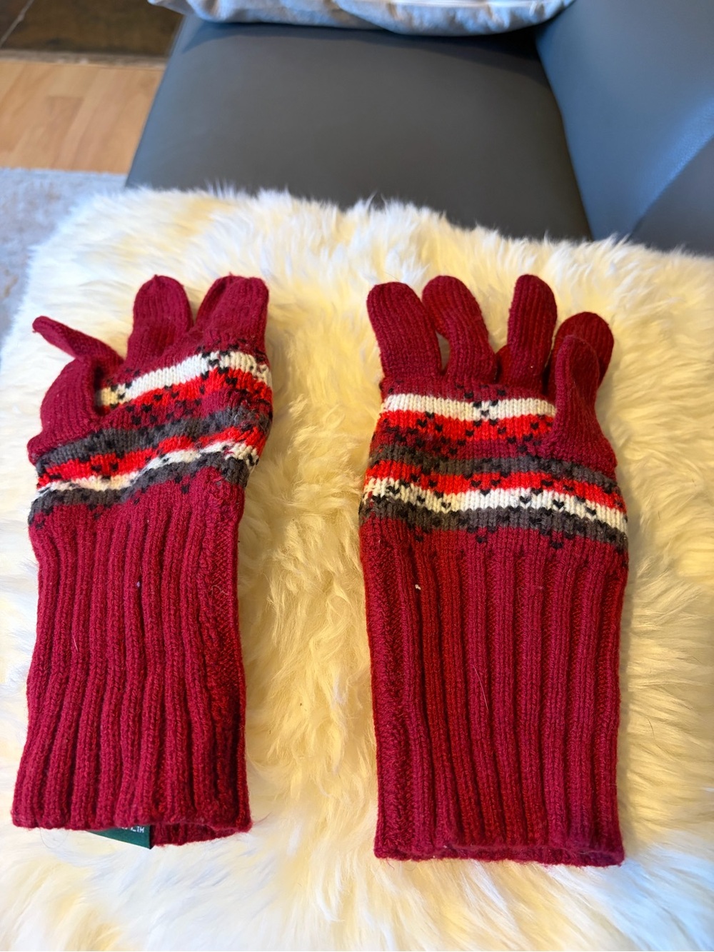 Kids Red Patterned Knit Gloves